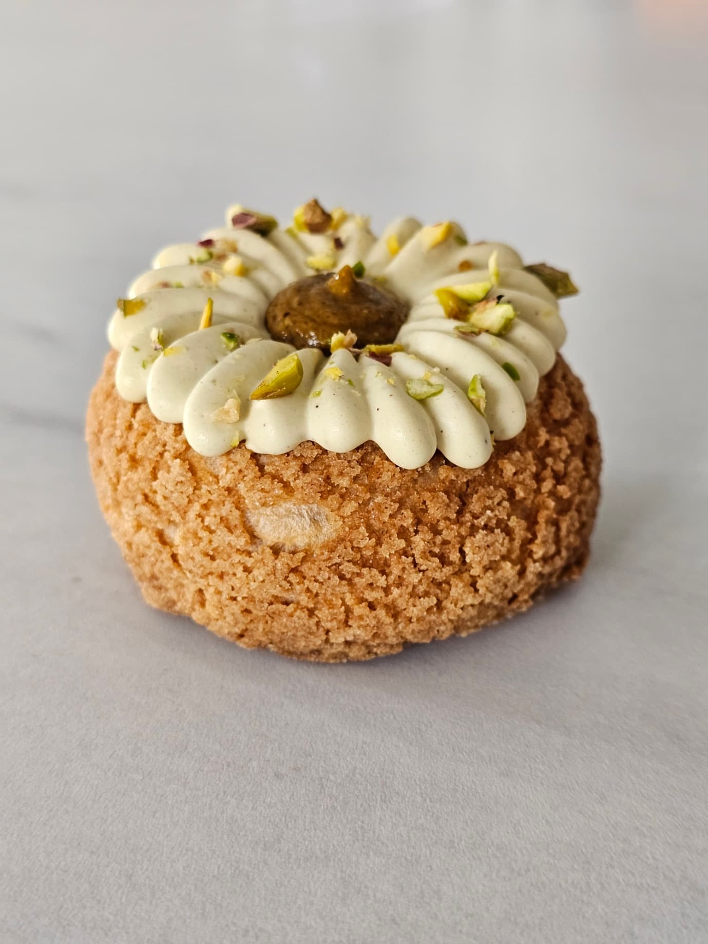 Chou Pistache Framboise — La Seconde Part, pâtisserie artisanale au Havre — vue 2