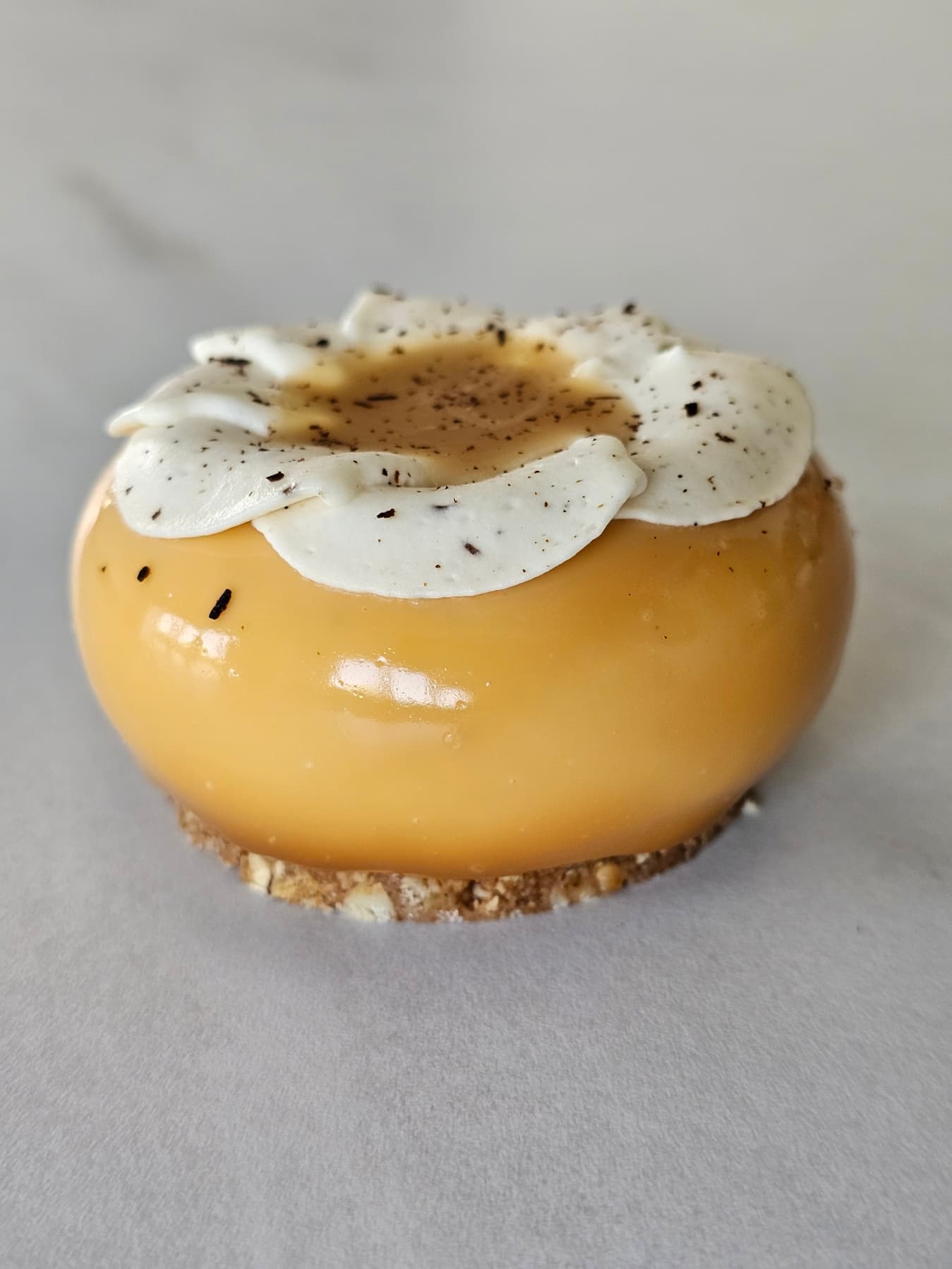 Entremet Vanille Tonka — Pâtisserie La Seconde Part, Le Havre